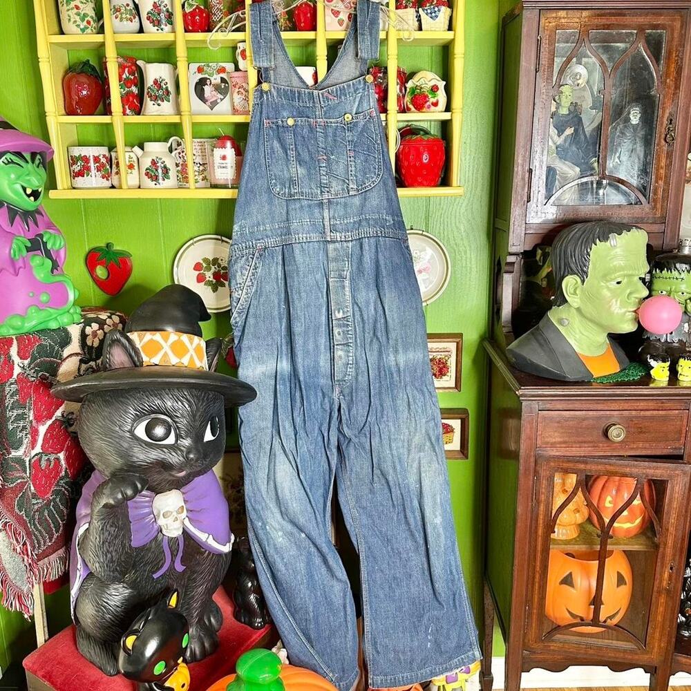 Vintage distressed grunge1960s union